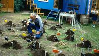 Löwenzahn Classics – Mit einer besonderen Alarmanlage möchte Peter Lustig den Maulwurf in seinem Garten fangen.