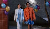 Fresh off the Boat – Nicole (Luna Blaise, l.) und Eddie (Hudson Yang, r.) rebellieren gegen die Kleiderordnung des Schultanzes.