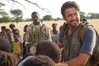 Machine Gun Preacher – Deng (Souleymane Sy Savane, l.) und Sam (Gerald Butler, r.)