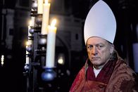 Borgia – Bei der Totenmesse für den verstorbenen Papst Innozenz VIII hält Rodrigo Borgia (John Doman) eine mitreißende Predigt.