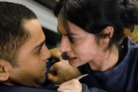 Die Hölle – Özge (Violetta Schurawlow, r.) wird erst aufhören, wenn der brutale Serienkiller Saeed el Hadary (Sammy Sheik, l.) nicht mehr am Leben ist.