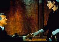 Charade – Charmeur mit Hintergedanken: Cary Grant als Peter Joshua, Audrey Hepburn als Regina Lampert