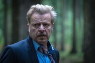 Nachtschicht – Diesmal hat sich Möbelmogul De Groot (Roland Koch) ziemlich verzockt.