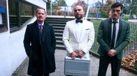 Testo – V. li. n. re.: Giovanni (Moritz Bleibtreu), Barro (Veysel Gelin) und Pepsi (Stipe Erceg) versilbern die geraubten Diamanten