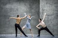 Winterreise – "Winterreise" gilt nicht nur als Höhepunkt in Franz Schuberts Liedschaffen, sondern als Gipfel des deutschen Kunstlieds überhaupt - hier als Ballett interpretiert von Christian Spuck mit der Musik von Hans Zender.