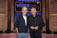 Wer weiß denn sowas? – moderator Johannes B. Kerner (r.).