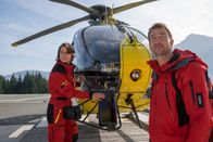 Der Bergdoktor – Maike Schlüter (Amelie Kiefer) ist die Neue im Team von Hans' (Heiko Ruprecht) Bergretter-Team.