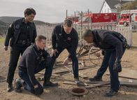 9-1-1 Notruf L.A. – (v.l.n.r.) Athena Grant (Angela Bassett); Evan "Buck" Buckley (Oliver Stark); Bobby Nash (Peter Krause); Henrietta "Hen" Wilson (Aisha Hinds)