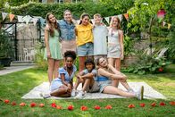 Mega Moment – Hinter, l-r: Felina Schmiedl, Felicia Bösenkopf, Daria Tayel, Luca Sommerauer, Emma Filipovic. Vorne, l-r: Nele Perklitsch, Malik Camara, Brinn Leo Furey.