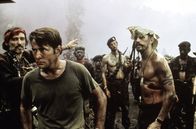 Apocalypse Now – Journalist (Dennis Hopper), Captain Benjamin Willard (Martin Sheen), Lance B. Johnson (Sam Bottoms), Lt. Richard M. Colby (Scott Glenn), Jay ‚Chef‘ Hicks (Frederic Forrest).