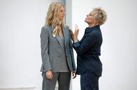 Call My Agent! – Sandrine Kiberlain (Sandrine Kiberlain, l) und Muriel Robin (Muriel Robin).