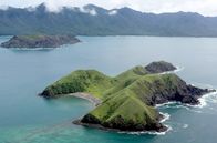 Costa Rica - Der Natur zur Seite stehen – Costa Rica ist ein einzigartiges Naturparadies. Trockenwälder, Regenwälder, Vulkane, Meeresnationalparks: Die unterschiedlichen Ökosysteme beherbergen eine artenreiche Tier- und Pflanzenwelt, die rund fünf Prozent der weltweiten Biodiversität ausmacht.