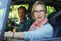 Neid ist auch keine Lösung – Marie und Markus Baumgartner (Stefanie Stappenbeck, Matthias Koeberlin) staunen nicht schlecht, als sie das Haus am See von Maries bester Freundin sehen.