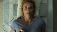 RESET - Wie weit willst du gehen? – Flo Bohringer (Katja Riemann) wird durchgecheckt und fürchtet eine schlimme Diagnose.