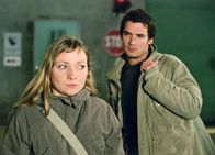Hinter Gittern - Der Frauenknast – Rick (Thorsten Grasshoff) fängt Daniela (Corinna A. Horn) nach der Arbeit ab und will mit ihr die Nacht verbringen. Wird sie sich auf das nächtliche Abenteuer mit ihm einlassen?