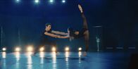 L'Opéra - Dancing in Paris – Selbst Valentin (Adrien Dewitte) und seine Partnerin Roxanne (Philippine Flahault) kommen während des Turniers an ihre Grenzen. Im großen Finale muss Valentin alles auf eine Karte setzen.