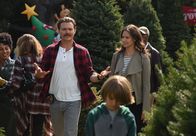 Lethal Weapon – Jetzt, da Riggs (Clayne Crawford, l.) Teil einer kleinen Familie mit Molly (Kristen Gutoskie, r.) und Ben ist, lebt er sein Leben weniger riskant - auch Murtaugh ist davon positiv überrascht ...