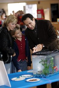 Monk – Traylor Howard (Natalie Teeger), Emmy Clark (Julie Teeger), Tony Shaloub (Adrian Monk).