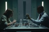 The Rook – Myfanwy Thomas (Emma Greenwell, l.); Conrad Grantchester (Adrian Lester, r.)