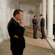 Thirteen Days – (l-r) Kenny O'Donnell (Kevin Costner), Robert Kennedy (Steven Culp), John F. Kennedy (Bruce Greenwood)