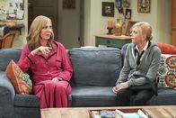 Mom – Bonnie (Allison Janney, l.); Christy (Anna Faris, r.)