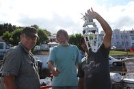 Der Riesenkalmar - Gigant der Tiefsee – Horta, Faial, Azores: Martin Dohrn happy with progress on the cable mechanism.