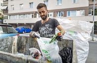 Re: – Müllsammler Orhan sammelt an manchen Tagen bis zu 300 Kilogramm wiederverwertbaren Abfall.