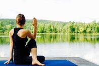 Das Yoga-Magazin – Yoga, Frau, Natur, Landschaft, Meditieren, Meditation