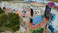 Lost Places – Die Ruinen des legendären Festival-Clubs in Ibiza ist heute ein Treffpunkt für Graffiti-Künstler aus aller Welt.