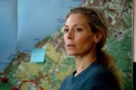 Maria Wern, Kripo Gotland – Für Maria Wern (Eva Röse) werden die Ermittlungen im Manövergebiet zum sprichwörtlichen Minenfeld.