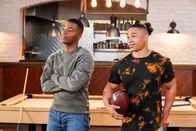 All American – (v.li.): Daniel Ezra (Spencer James), Noah Gray-Cabey (Frausto).