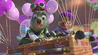 Maulwurf Moley – Moley und Dotty haben eine abenteuerliche Idee, wie sie den klobigen Wandschrank von Moleys Mutter bequem durch Maulwurfhausen transportieren können.