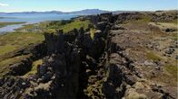 Im Land der Feuerberge – In Thingvellir ist der Grabenbruch gut zu sehen, der Island langsam auseinanderdrückt.
