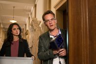 Der Alte – Tom Kupfer (Ludwig Blochberger, r.) und Annabell Lorenz (Stephanie Stumph, l.) sind in der Kunsthochschule auf Spurensuche.