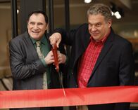 The Goldbergs – Formica Michael Mikowitz (Richard Kind, l.); Murray Goldberg (Jeff Garlin, r.)