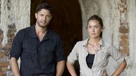 Expedition X - Dem Unheimlichen auf der Spur – L-R: Field Biologist, Phil Torres und Paranormal Researcher, Jessica Chobot