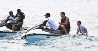 Hawaii Five-0 – v.r.) und Danny (Scott Caan, r.) auf hoher See gerettet werden ...