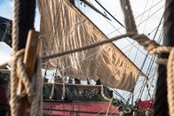 Black Sails – Flint (Toby Stephens, r.) gerät in Erklärungsnot ...