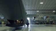 Im Angesicht des Sturms – Personal bereitet ein Flugzeug der US Air Force auf dem Luftwaffenstützpunkt Kessler in Biloxi auf den Hurrikan Humberto vor.