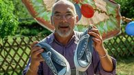 Löwenzahn Classics – Mit welchen Schuhen kann man Fußball spielen, Schlittschuh laufen und Wandern gehen? Peter (Peter Lustig) ist auf der Suche nach dem perfekten Schuh.