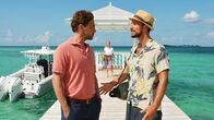 Das Traumschiff – Das Traumschiff – Bahamas Wiedersehen mit Misstönen: Leander Lichti als Philip Singer, Aline Hochscheid als Melanie, Max Alberti als Toby Heers Copyright: SRF/ZDF/Dirk Bartling