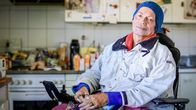 Reporter Spezial – Reporter Spezial – Donat auf Achse Von Asyl, Luxus und einem Leben im Rollstuhl Folge 2 Georgius lebt seit 40 Jahren mit Muskeldystrophie. 2026 Copyright: SRF/René Alfeld