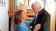 Weißt du noch – Marianne (Senta Berger, li.) versucht Günter (Günther Maria Halmer, re.) davon abzuhalten, sich mit seinem Freund Heinz zu duellieren.