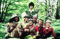 Time Bandits – Die Reise geht weiter in den mittelalterlichen Sherwood Forest, wo die Abenteurer auf Robin Hood (John Cleese, hi.) stoßen.