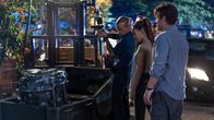 Almost Paradise – Ernesto Alamares (Arthur Acuña), Kai Mendoza (Samantha Richelle) und Alex Walker (Christian Kane)