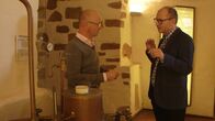 SMS - Schwanke meets Science – moderator Karsten Schwanke und Prof. Dr. Christian Hesse (Professor für Mathematische Statistik an der Universität Stuttgart) im Deutschen Apotheken-Museum im Heidelberger Schloss.