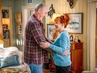 Young Sheldon – Dale Ballard (Craig T. Nelson), June (Reba McEntire).
