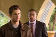 Psych – Querkopf Shawn Spencer (James Roday, li.) und sein geradliniger Freund Burton "Gus" Guster (Dulé Hill) treten als Team auf.