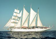 Unter weißen Segeln – Die "Star Flyer" lädt zu neuen Urlaubsabenteuern ein.