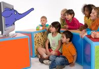 Die Sendung mit dem Elefanten – Fröhlich trompetend leitet der kleine, blaue Elefant durch seine Sendung, die sich speziell an Drei- bis Fünfjährige richtet. In dem neuen Unterhaltungsmagazin zum Staunen, Entdecken, Lachen und Mitmachen dreht sich alles um die Welt der Vorschulkinder